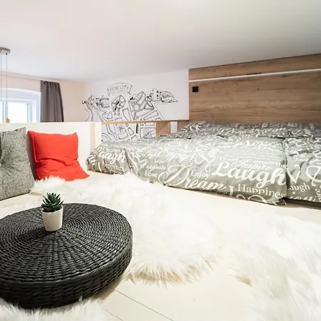 Appartement Near Malinovskeho Square *